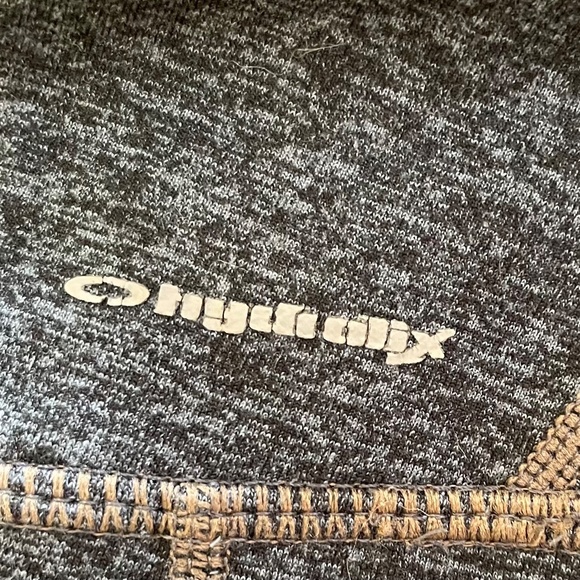 Oakley women’s size small mid calf stretch gray sporting leggings - Picture 5 of 7